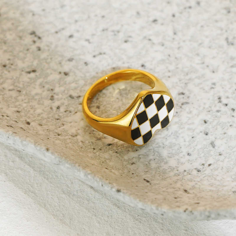 Heart Ring Black and White Checkerboard Ring For Women
