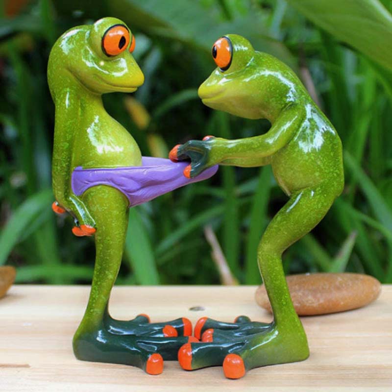 Frog Figurines Statue Creative Funny Green Frog Sculpture for Home Desk Bathroom Decoration