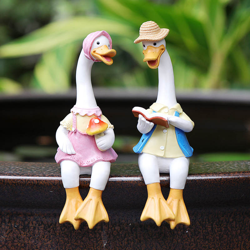 2 Pcs Sitting Couple Duck Resin Statues for Garden Patio Decor