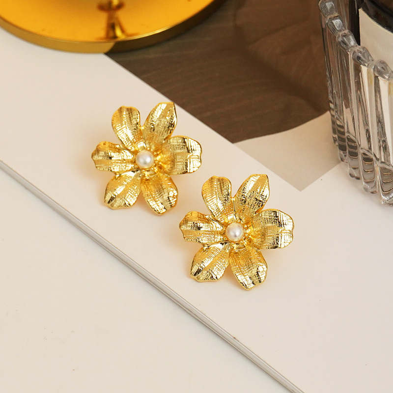 Pair of Pearl Sunflower Stud Earrings for Women