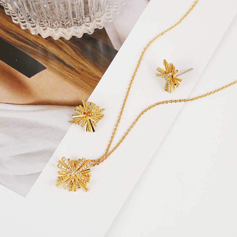 Womens Geometric Irregular Star Pendant Necklace-Gold