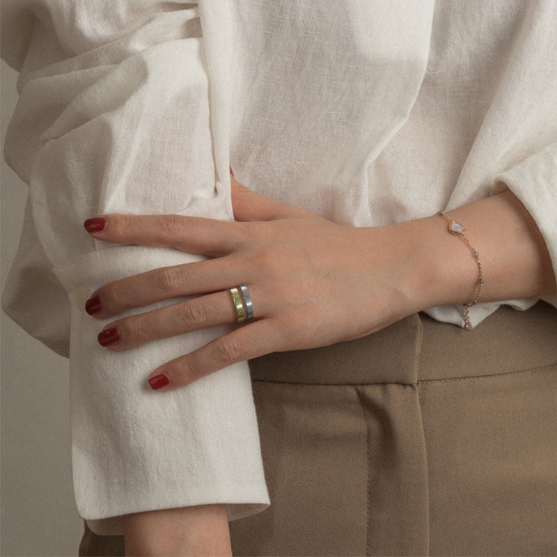 Simple Two Tone Ladies Finger Ring